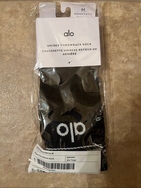 alo yoga unisex throwback socks - size M
